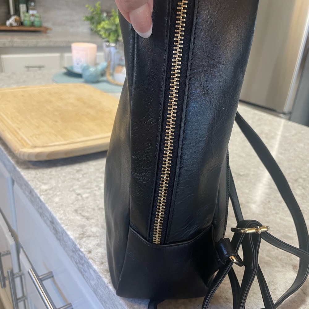 ☀️❤️☀️ RADLEY LONDON Black Leather Backpack with Gold Accents! - Picture 6 of 14